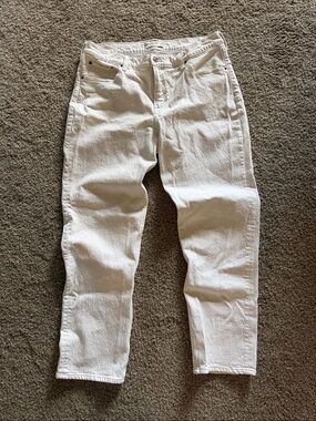 Abercrombie & Fitch - The ‘90s Straight Mid Rise
